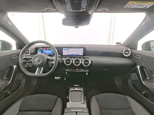 Mercedes-Benz CLA 200 AMG Line Coupé Sedan