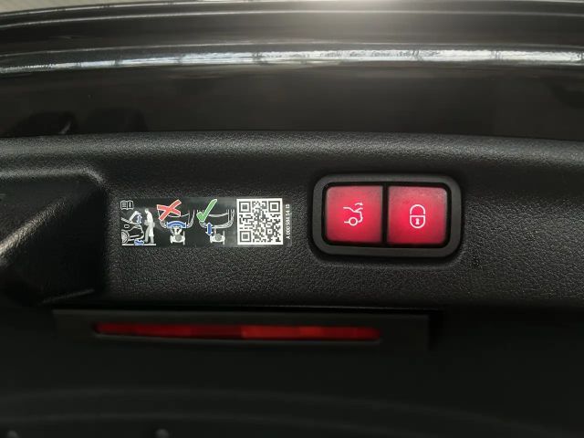 Mercedes-Benz C 200 AVANTGARDE Sedan