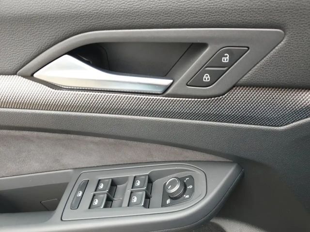 Volkswagen Golf 1.5 eTSI DSG R-Line