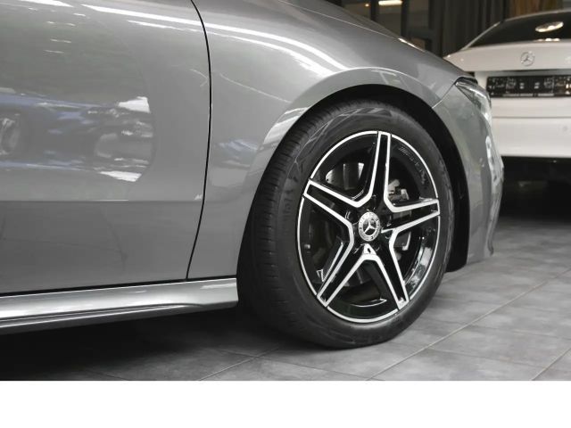 Mercedes-Benz CLA 200 AMG Line