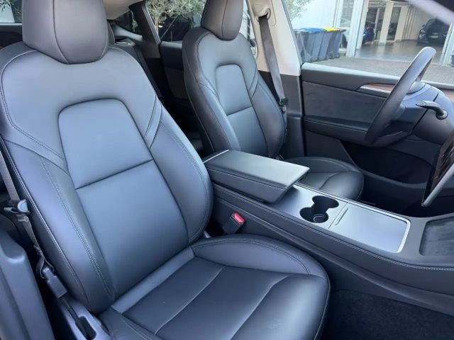 Tesla Model Y Long Range