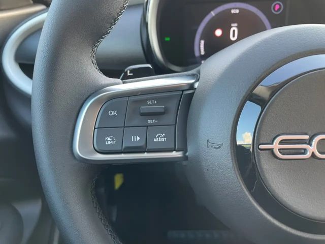 Fiat 600e +CARPLAY+KAMERA+TOTWINKEL+SITZH+KEYLESS+KLIMAAUTO+