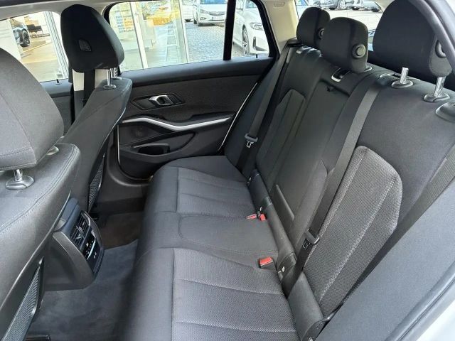 BMW 330 330i Touring xDrive