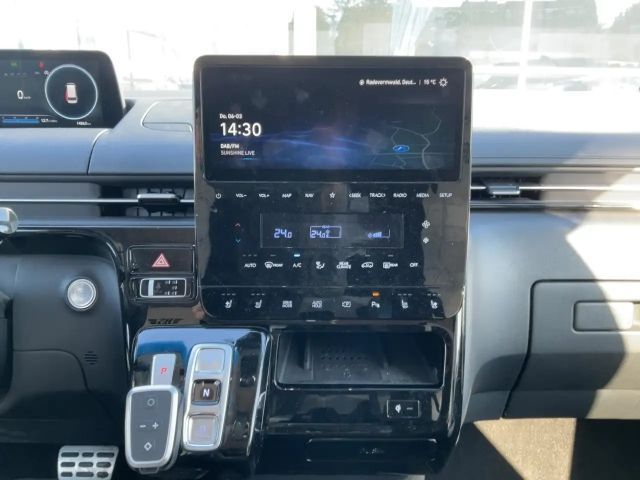 Hyundai Staria Signature