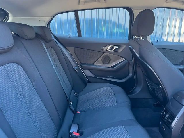 BMW 118 118i 5-deurs Sedan