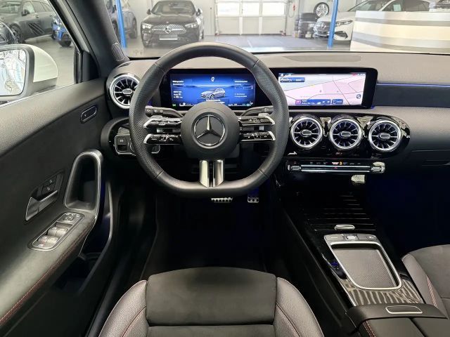 Mercedes-Benz A 250 4MATIC AMG Line