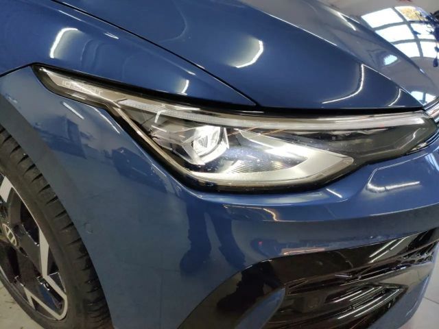 Volkswagen Golf 1.5 TSI R-Line Variant