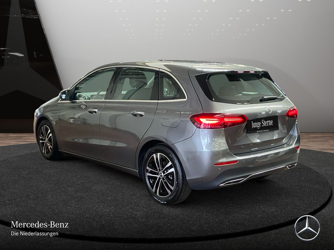 Mercedes-Benz B 180 Sedan