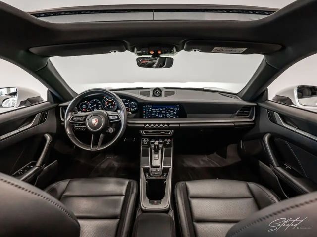 Porsche 911 4 Carrera Coupé