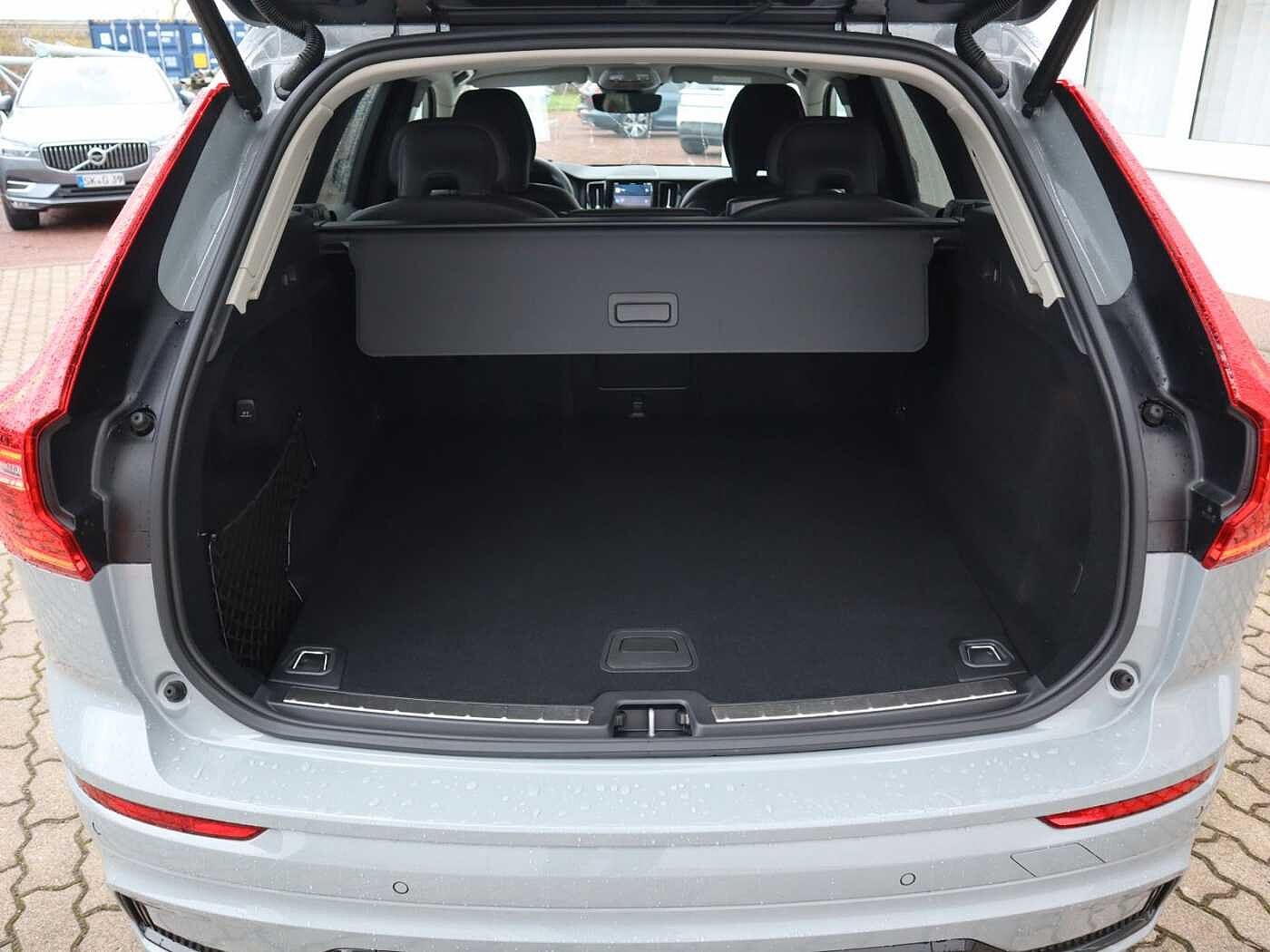 Volvo XC60 AWD Dark Plus