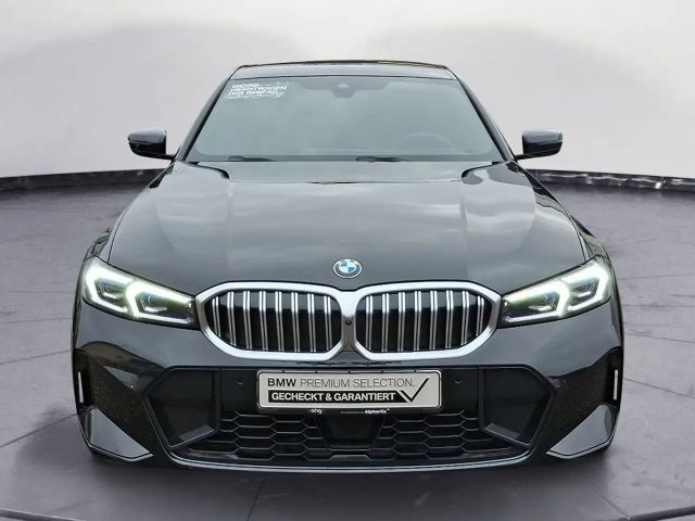 BMW 320 320i M-Sport Sedan xDrive