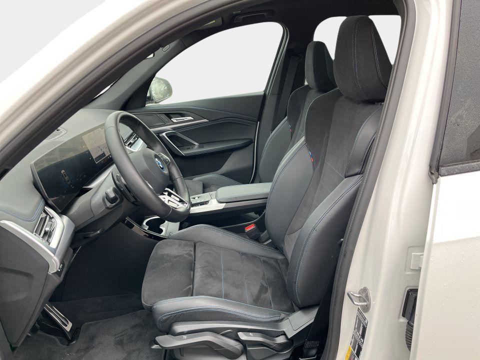 BMW iX1 xDrive30