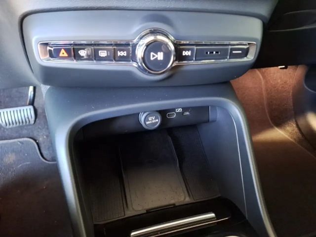 Volvo C40 AWD Core Recharge Twin Engine