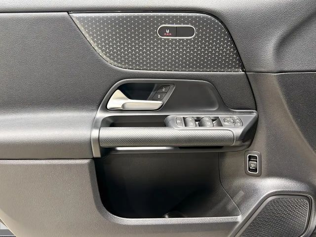 Mercedes-Benz GLA 200 MBUX+LED+PARKTRONIC+Kamera+SHz+AHK