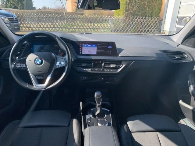 BMW 116 116i Sedan Sport Line