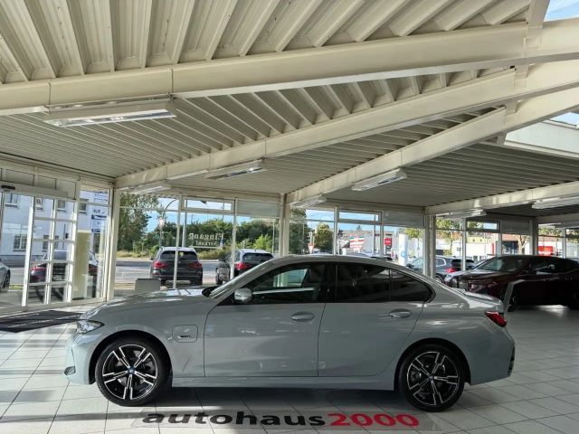 BMW 320 320e M-Sport Sedan