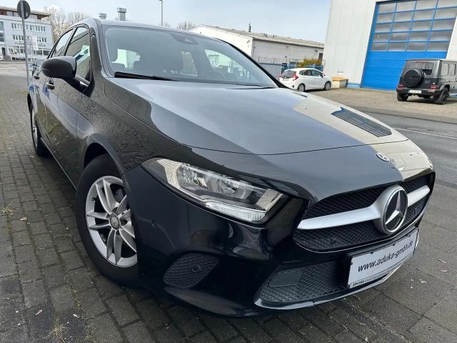 Mercedes-Benz A 180 A 180 d