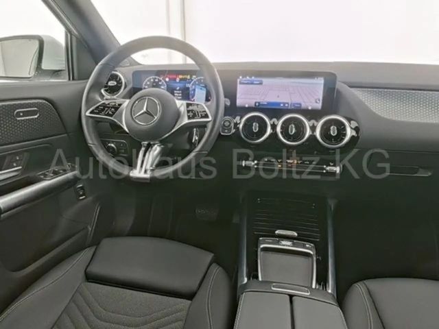 Mercedes-Benz GLA 180 ENp 50600 Pano Winter P el Klappe Kamera