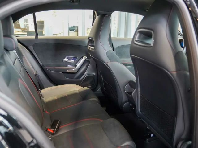 Mercedes-Benz A 250 A 250 e AMG Line