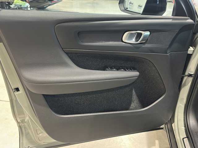 Volvo XC40 XC40 Navi LED Klima Standhzg Einparkhilfe el. Fenster