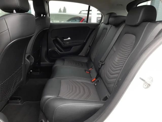 Mercedes-Benz A 250 A 250 e