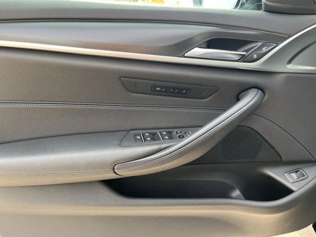 BMW 530 530d M-Sport Sedan