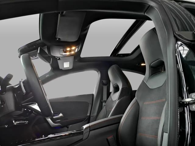 Mercedes-Benz CLA 180 AMG Line Coupé