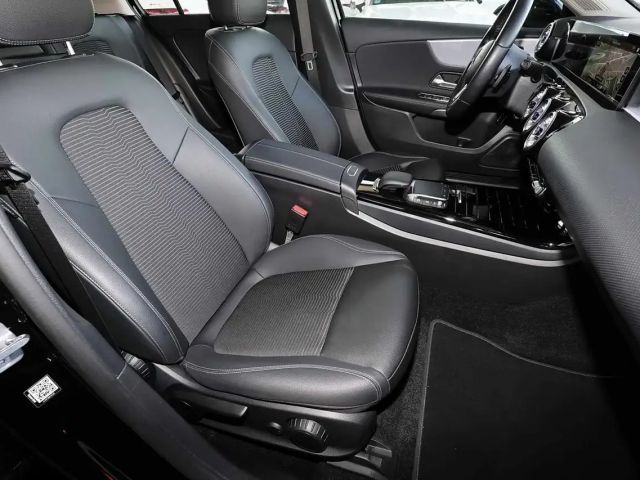 Mercedes-Benz A 250 A 250 e