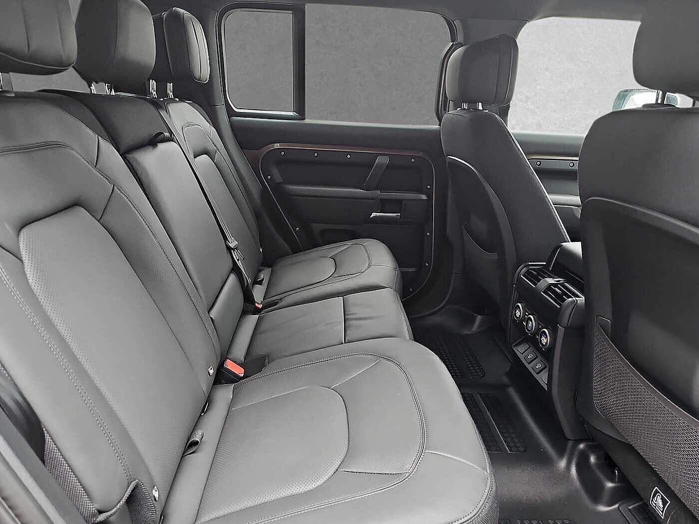 Land Rover Defender 110