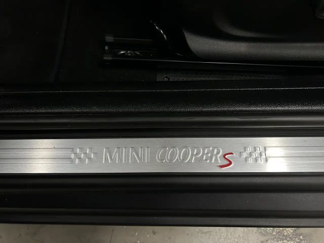 MINI Cooper S Cabrio Cooper S Cabrio Classic Trim Drivingass. Parkass.