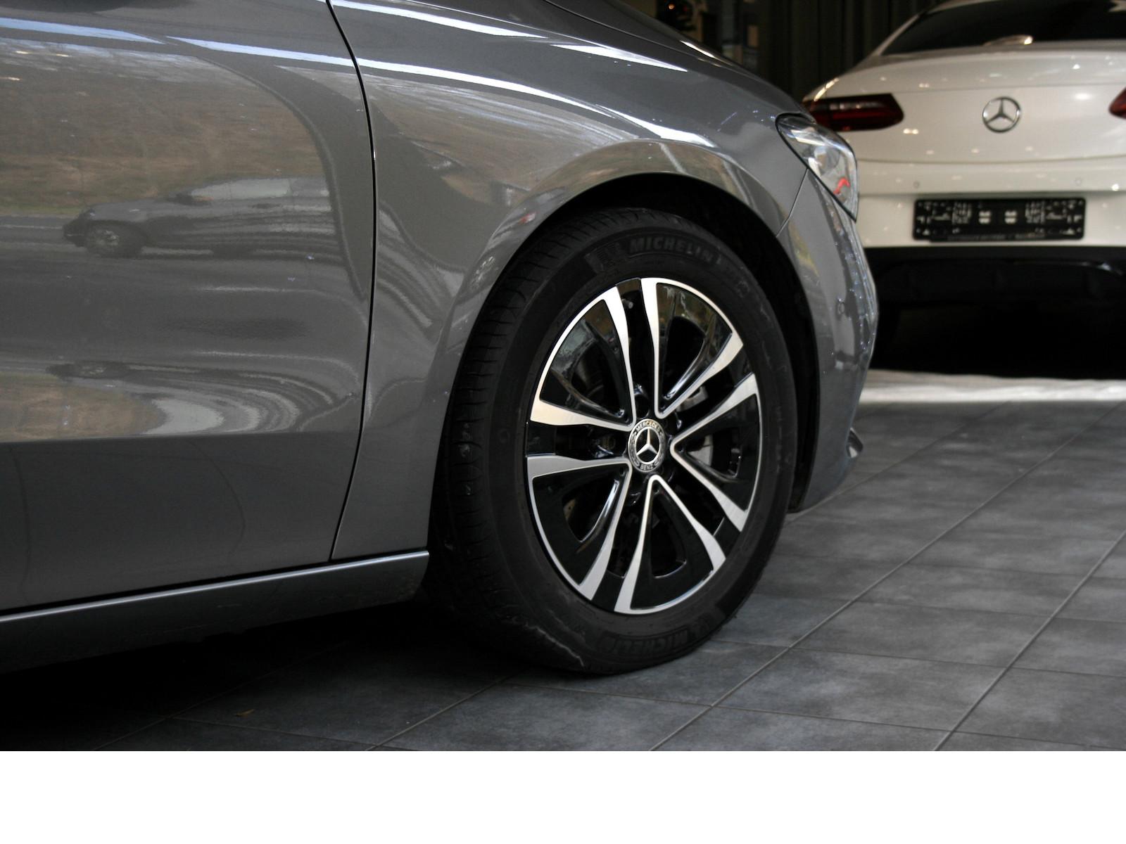 Mercedes-Benz B 180 Sedan