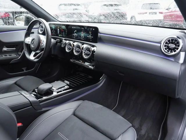 Mercedes-Benz A 250 A 250 e AMG Line