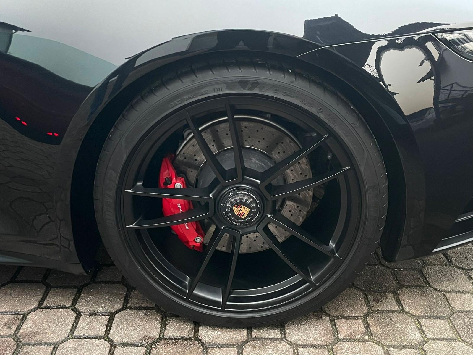 Porsche 911 4 992 Cabriolet GTS Targa