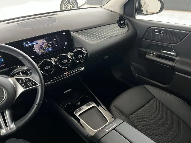 Mercedes-Benz B 180 B 180 d