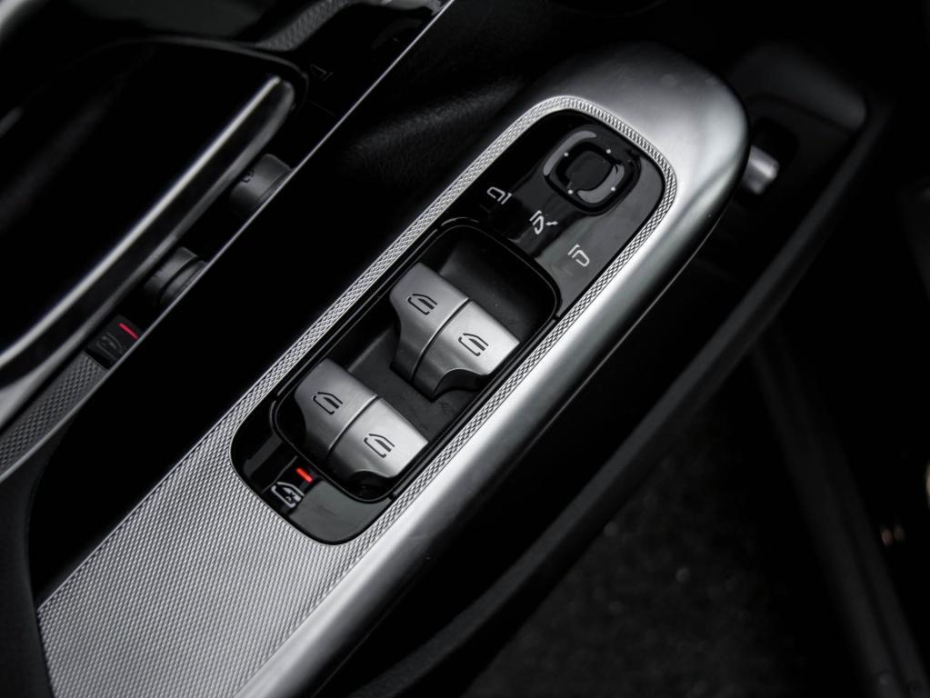 Mercedes-Benz EQE 300 Sedan