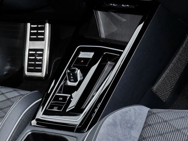 Volkswagen Golf R-Line Variant