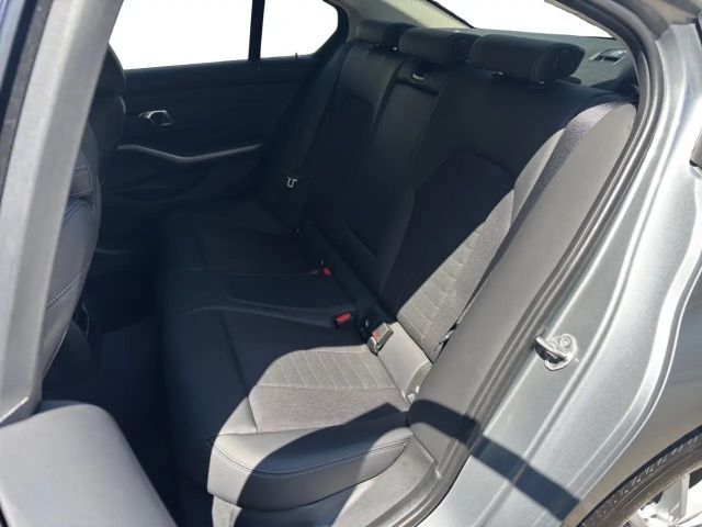 BMW 320 320i Sedan xDrive