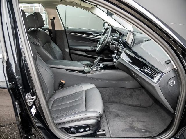 BMW 530 530e Luxury Line Sedan xDrive