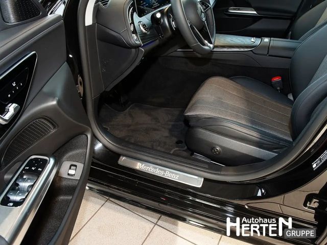 Mercedes-Benz E 220 AVANTGARDE E 220 d Sedan