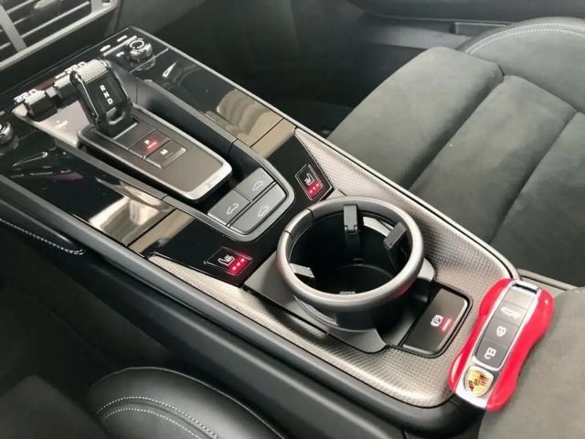 Porsche 911 4 Carrera Coupé GTS S