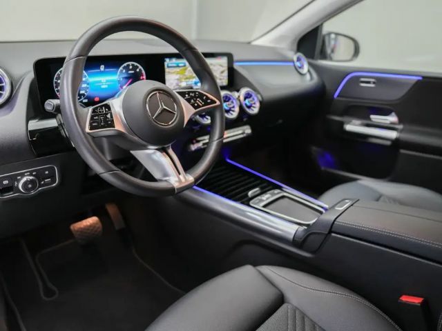 Mercedes-Benz B 180 B 180 d Sedan