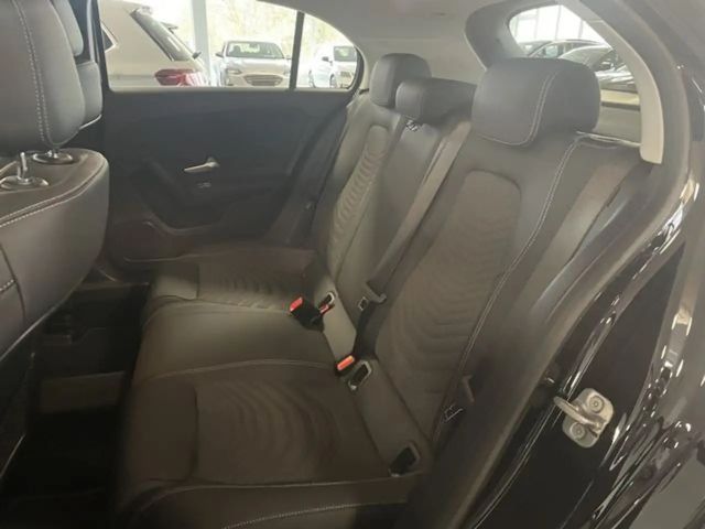 Mercedes-Benz A 180 A 180 d