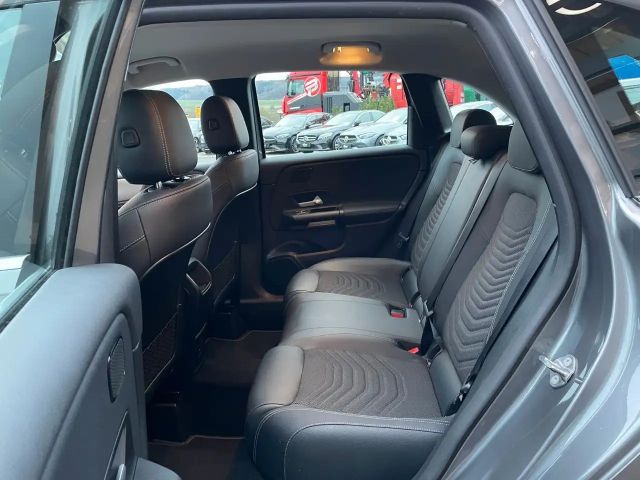 Mercedes-Benz B 200 B 200 d