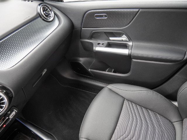 Mercedes-Benz B 200 Sedan