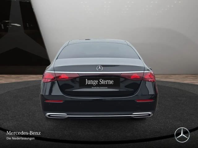 Mercedes-Benz E 200 AVANTGARDE Sedan