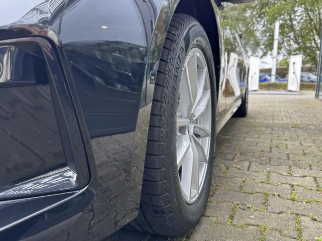 BMW 330 330i Sedan xDrive