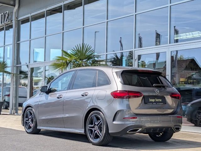 Mercedes-Benz B 180 AMG Line Sedan