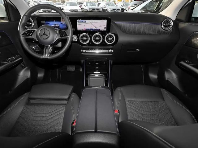 Mercedes-Benz GLA 180 PANO+KAMERA+KEYLESS+DISTRONIC+TOTWINKEL