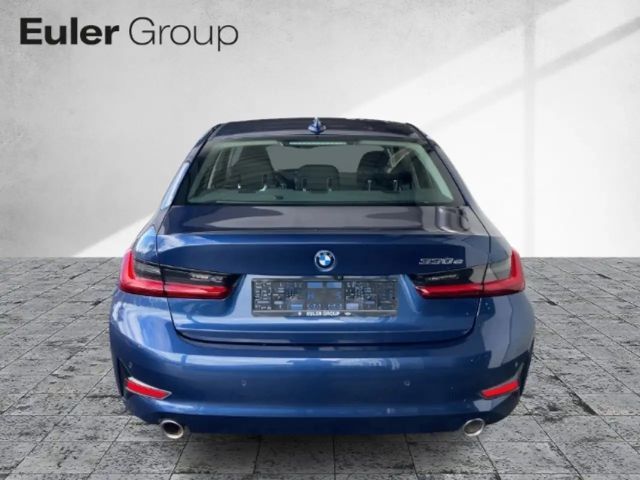 BMW 330 330e Sedan