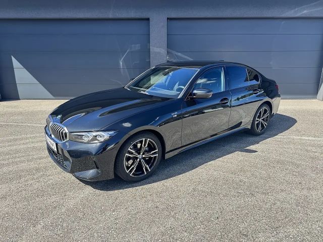 BMW 318 318i M-Sport Sedan